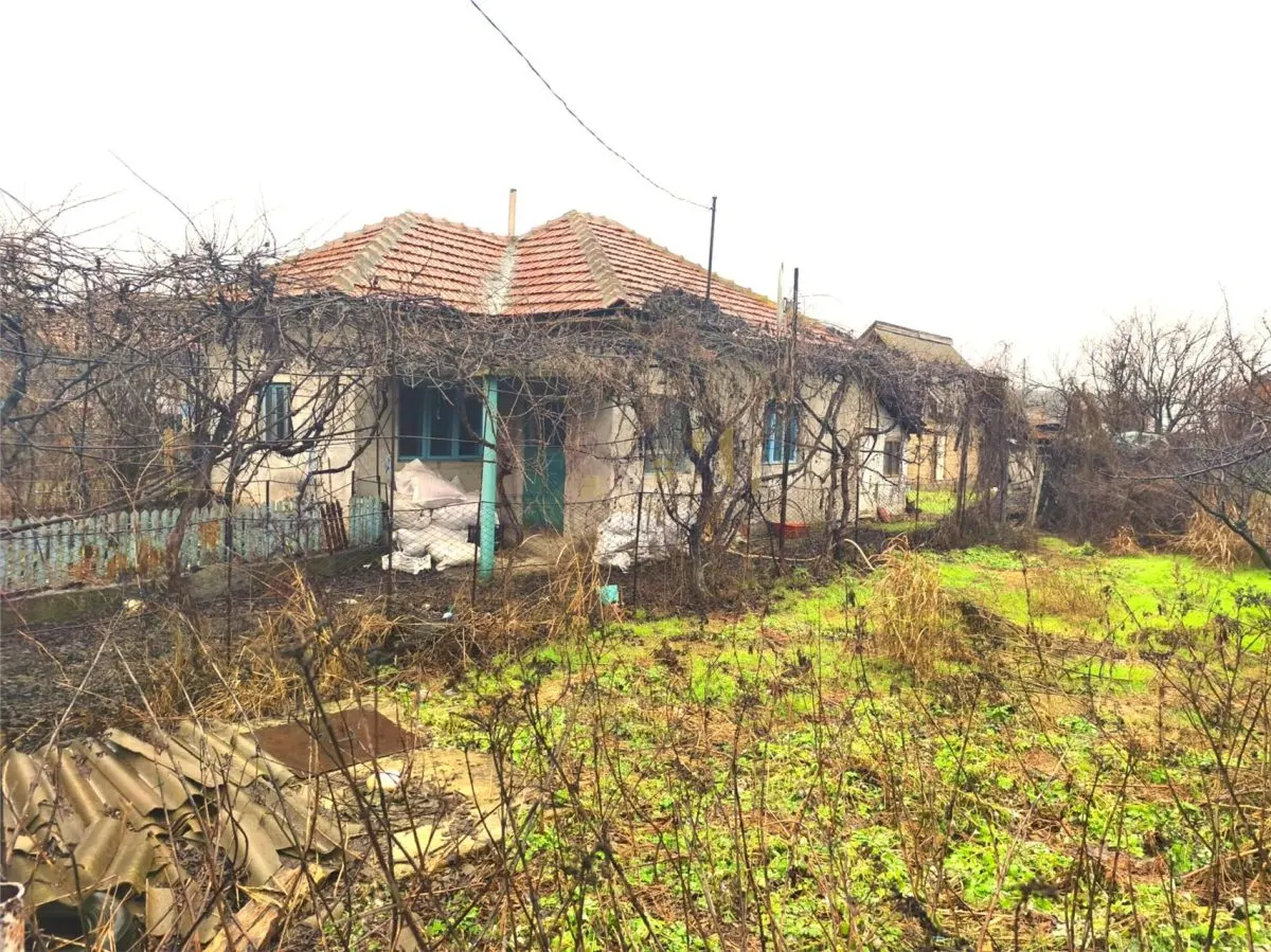 Casa + Teren 1000 mp zona Matesti, Buzau - foto 1