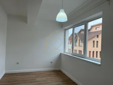 Apartament 3 camere de vanzare in complex cu piscina - foto 2