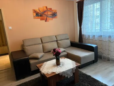 Apartament 2 camere, etaj 1 ,renovat,mobilat,110000 Euro - Brasov