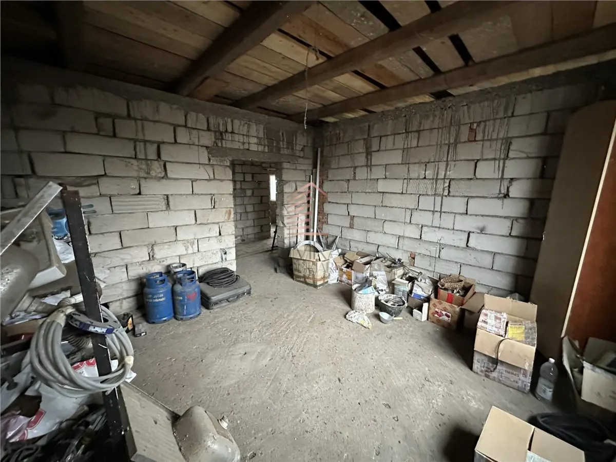 Casa 5 camere parter + etaj, teren de 1000  mq  Livada - foto 8