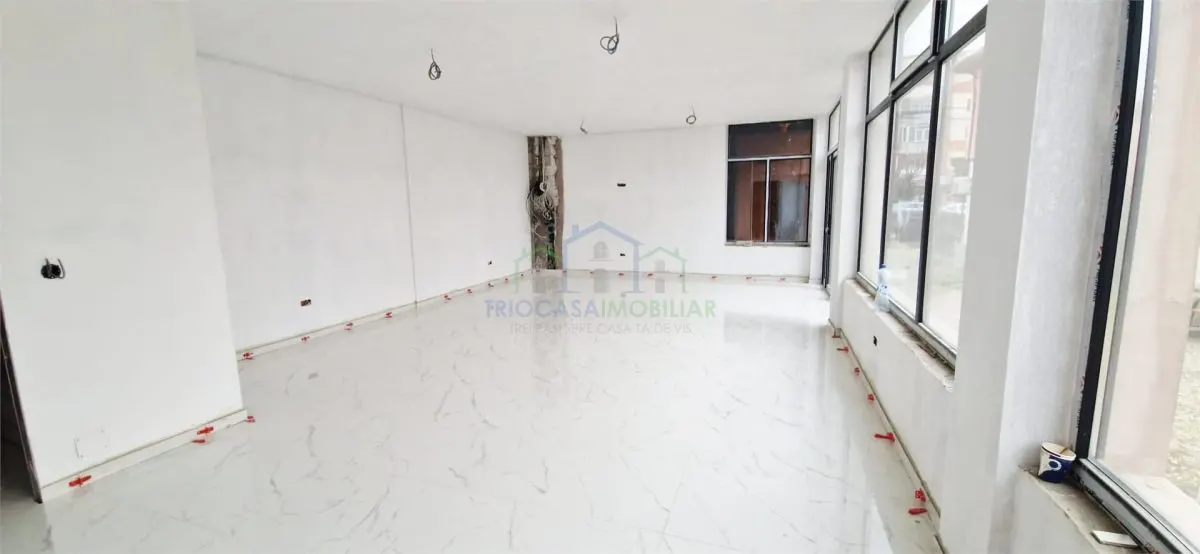 SPATIU COMERCIAL DE INCHIRIAT  FILIASI - foto 3