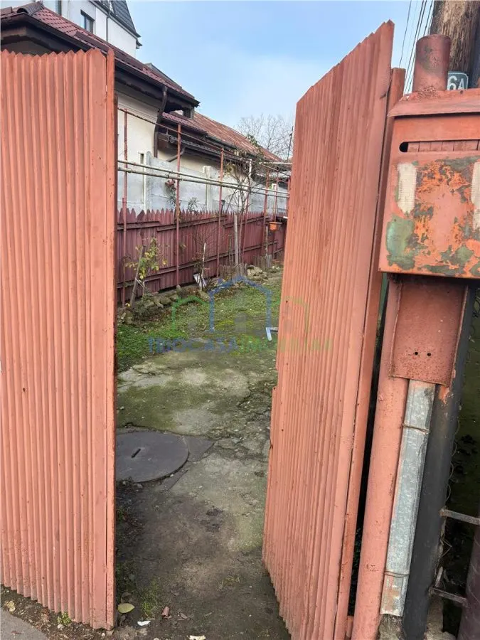 Casa demolabila, teren 651 MP - foto 1