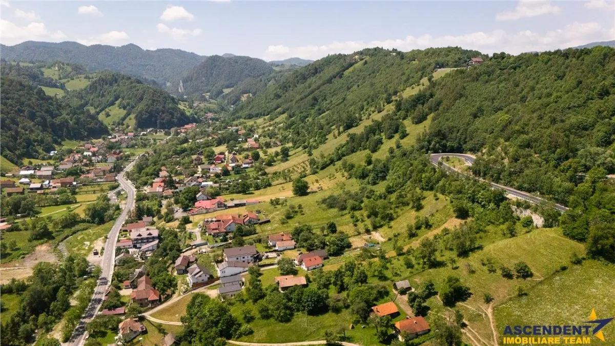 FILM!View superb catre munti,teren pretabil constructie Hotel,4.400 mp, Moieciu de Jos, Bran - foto 14