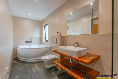 FILM& 3D! Vila high tech, cu semineu, terase,jacuzzi, 151 mp cu acte, 319 mp fara acte, zona Grivitei, Brasov - foto 12