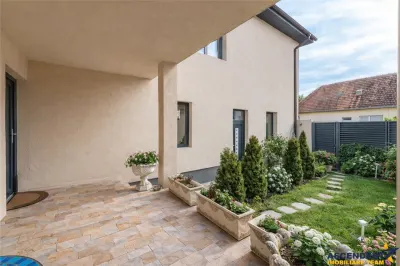 FILM& 3D! Vila high tech, cu semineu, terase,jacuzzi, 151 mp cu acte, 319 mp fara acte, zona Grivitei, Brasov - foto 4