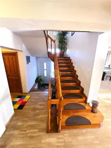 VIDEO | Domeniu privat la Padurea Noroieni | Vila D + P + M cu 9 camere | Curte, foisor, jacuzzi - foto 14