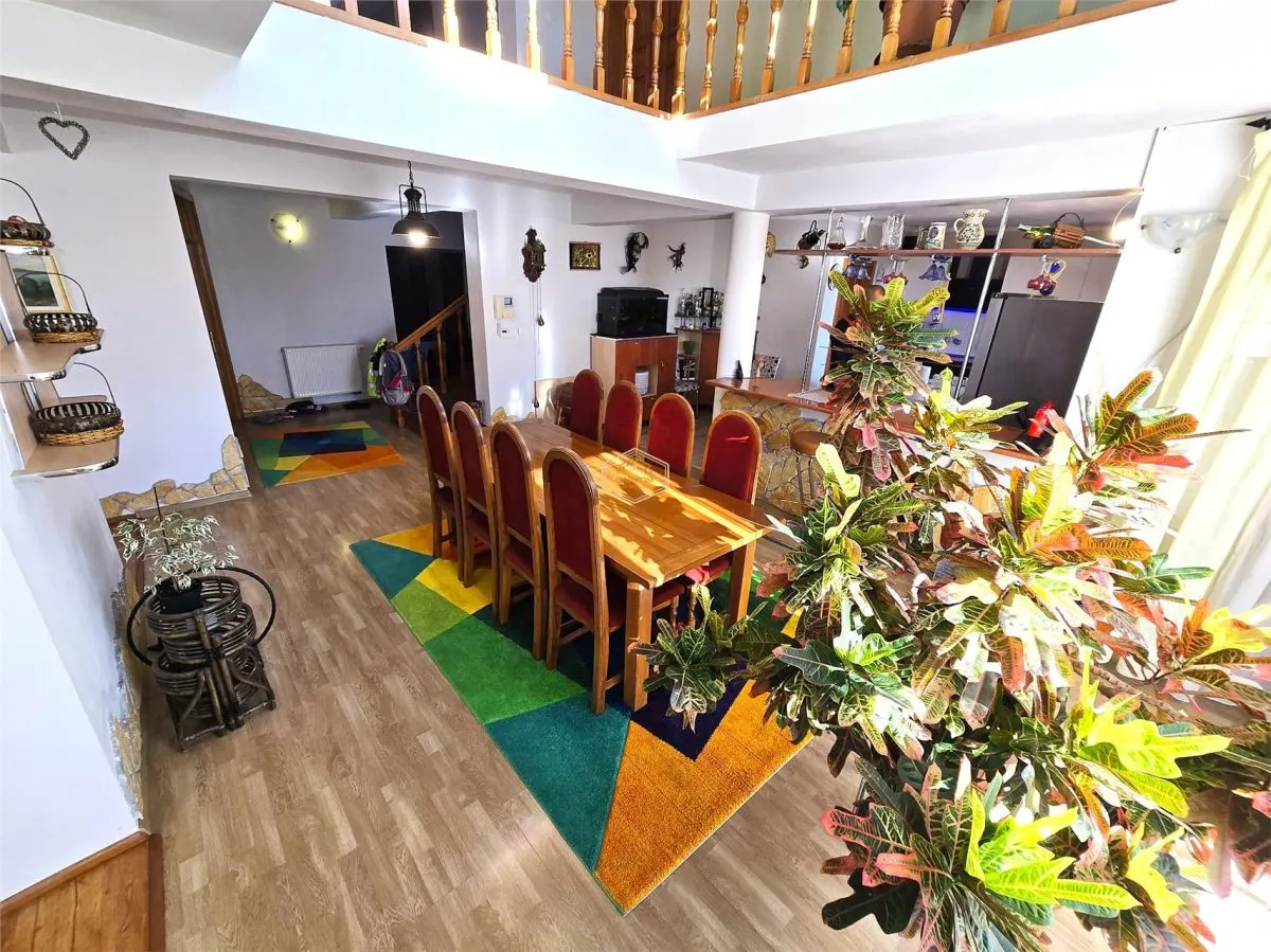 VIDEO | Domeniu privat la Padurea Noroieni | Vila D + P + M cu 9 camere | Curte, foisor, jacuzzi - foto 8