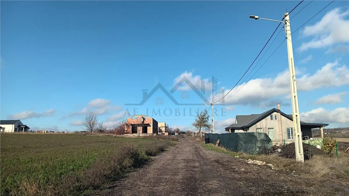 Aroneanu teren 652mp cu utilitati si Certificat de Urbanism - foto 1