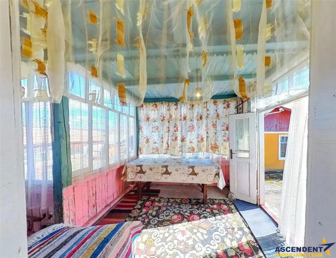 Tur 3D! Casa traditionala+ domeniu de 4.300 mp,livada,anexe:refugiu apreciabil Craiesti, la 28 km de Targu Mures. - foto 2