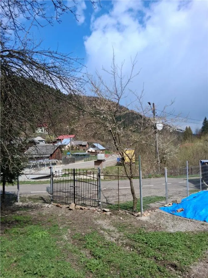 Teren intravilan Izvoru Muntelui, 500 mp - foto 1