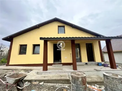 Case cu 3 camere si 500mp de teren in Voinesti - Voinesti