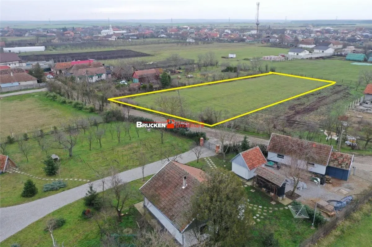 Teren intravilan de 2.623 mp in Les â€“ la 20 min de Oradea - foto 2