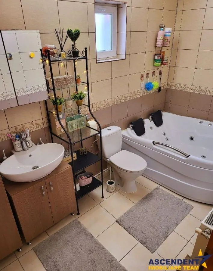 Vila mobilata si utilata, gradina de pomi fructiferi - foto 4