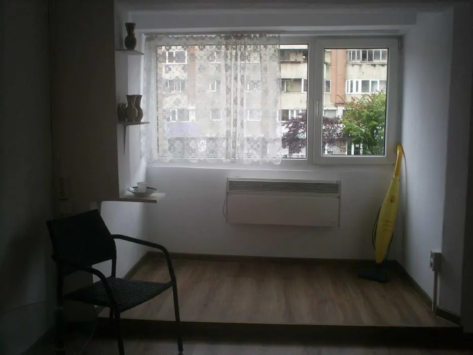 Garsoniera zona Centrul Civic- Toamnei - foto 1