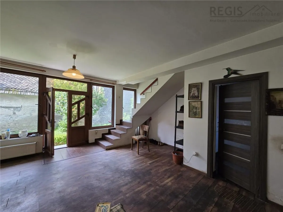 Casa in Centrul Prejmerului - foto 8