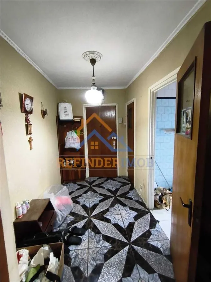 Apartament de vanzare cu 3 camere, zona Trapezului - foto 3