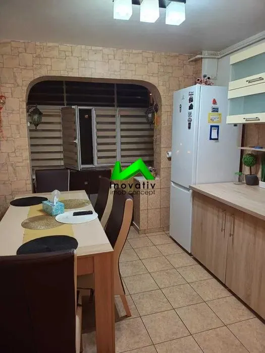 Apartament de inchiriat  3 camere Vasile Aaron - foto 2