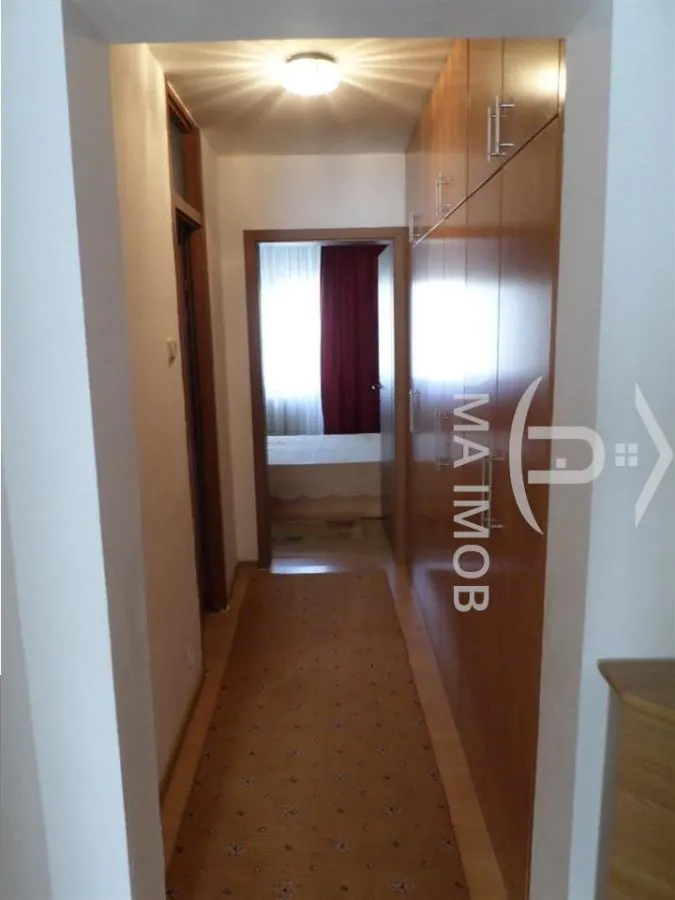 De inchiriat apartament 3 camere Ploiesti, zona Central - foto 12