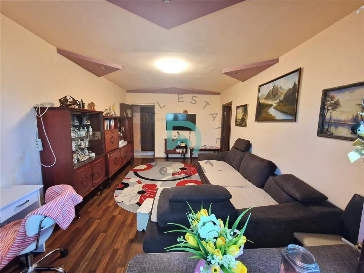 Apartament 4 camere, etaj intermediar, Tractorul, Brasov - foto 1