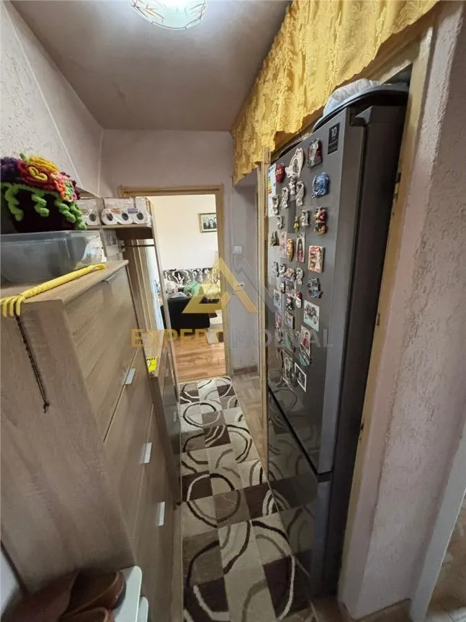 Apartament 2 camere semidecomandat  Cuza Voda pret corect - foto 8