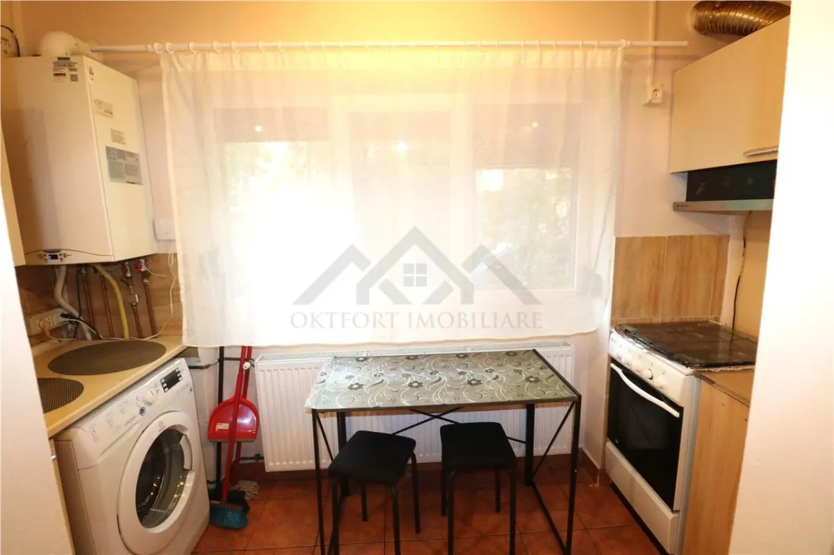 Garsoniera, centrala proprie, zona Lipovei - foto 4