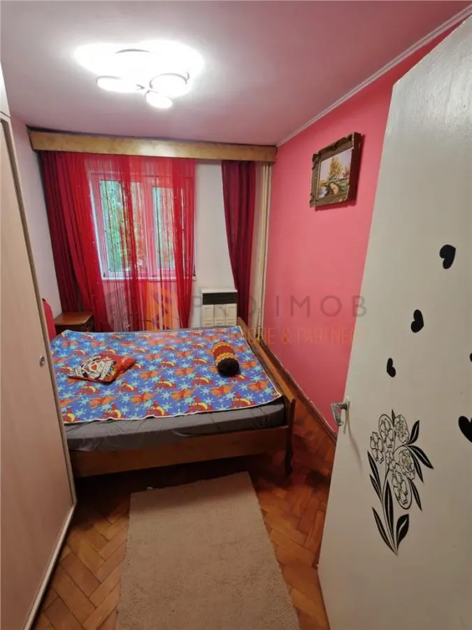 Apartament 3 camere cf 3 semidecomandat zona Micro 14 - foto 4