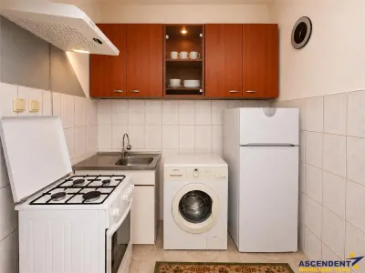 Garsoniera cocheta, baie si bucatarie proprie, parter, Tractorul, investitie sau locuit - foto 2
