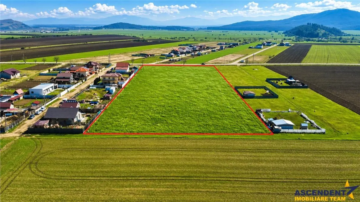 Parcela construibila,700 mp,vedere panoramica,zona emergenta,10min de Brasov - foto 1
