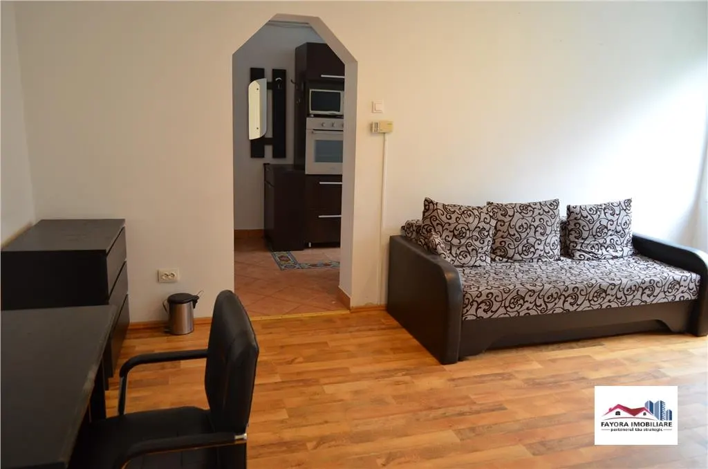 Apartament 2 Camere de Vanzare Zona Cornisa - foto 3