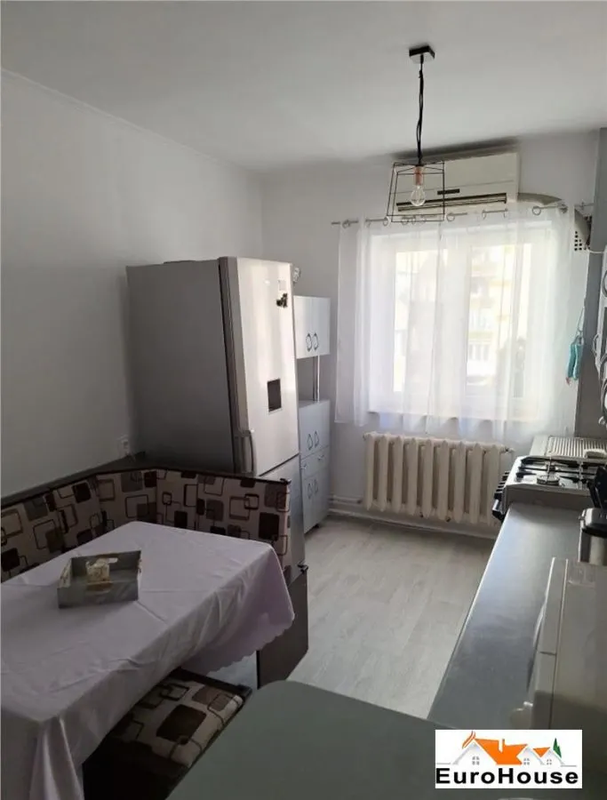 Apartament de Inchiriat 3 Camere , Zona Cetate - foto 2