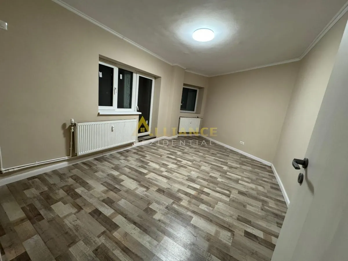 Apartament 3 camere, decomandat - 300 m de Metrou Aparatorii Patriei - Renovat - foto 1