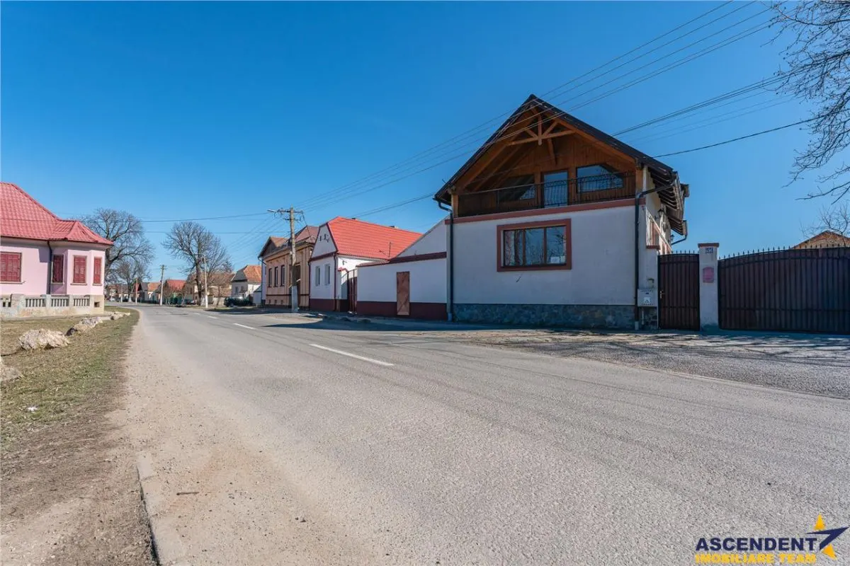 Sediu firma/ rezidential, pe domeniu de 2.240 mp teren,Central, Halchiu, Brasov - foto 15
