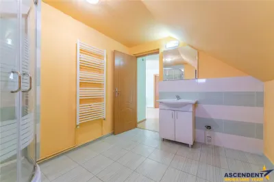 Sediu firma/ rezidential, pe domeniu de 2.240 mp teren,Central, Halchiu, Brasov - foto 16