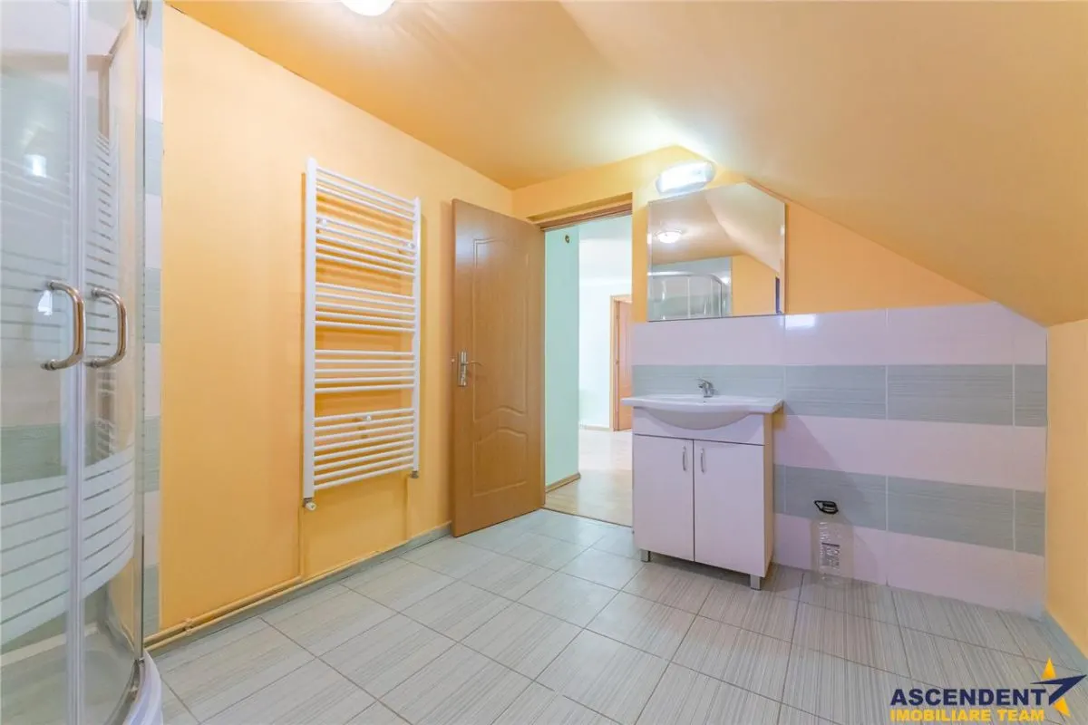 Sediu firma/ rezidential, pe domeniu de 2.240 mp teren,Central, Halchiu, Brasov - foto 16