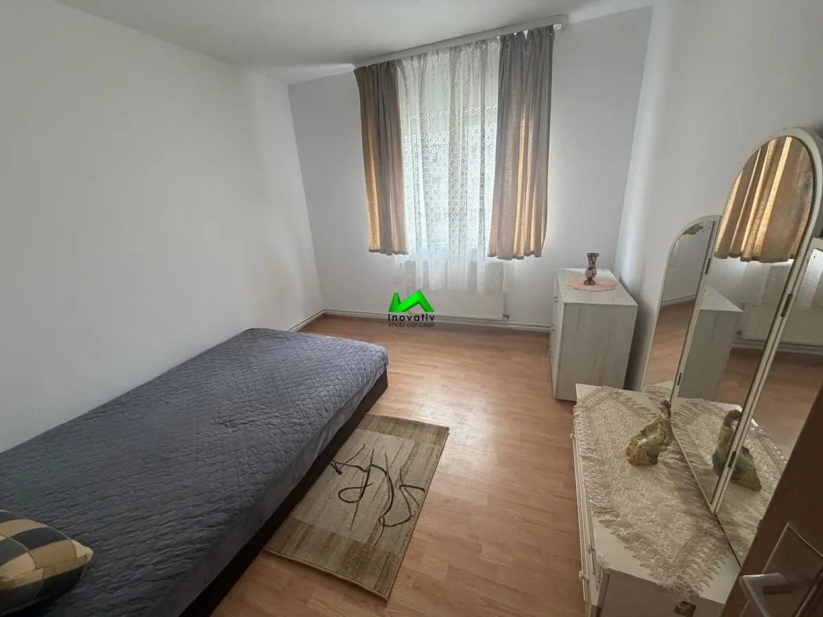 Apartament de inchiriat 3 camere Sibiu Vasile Aaron - foto 3