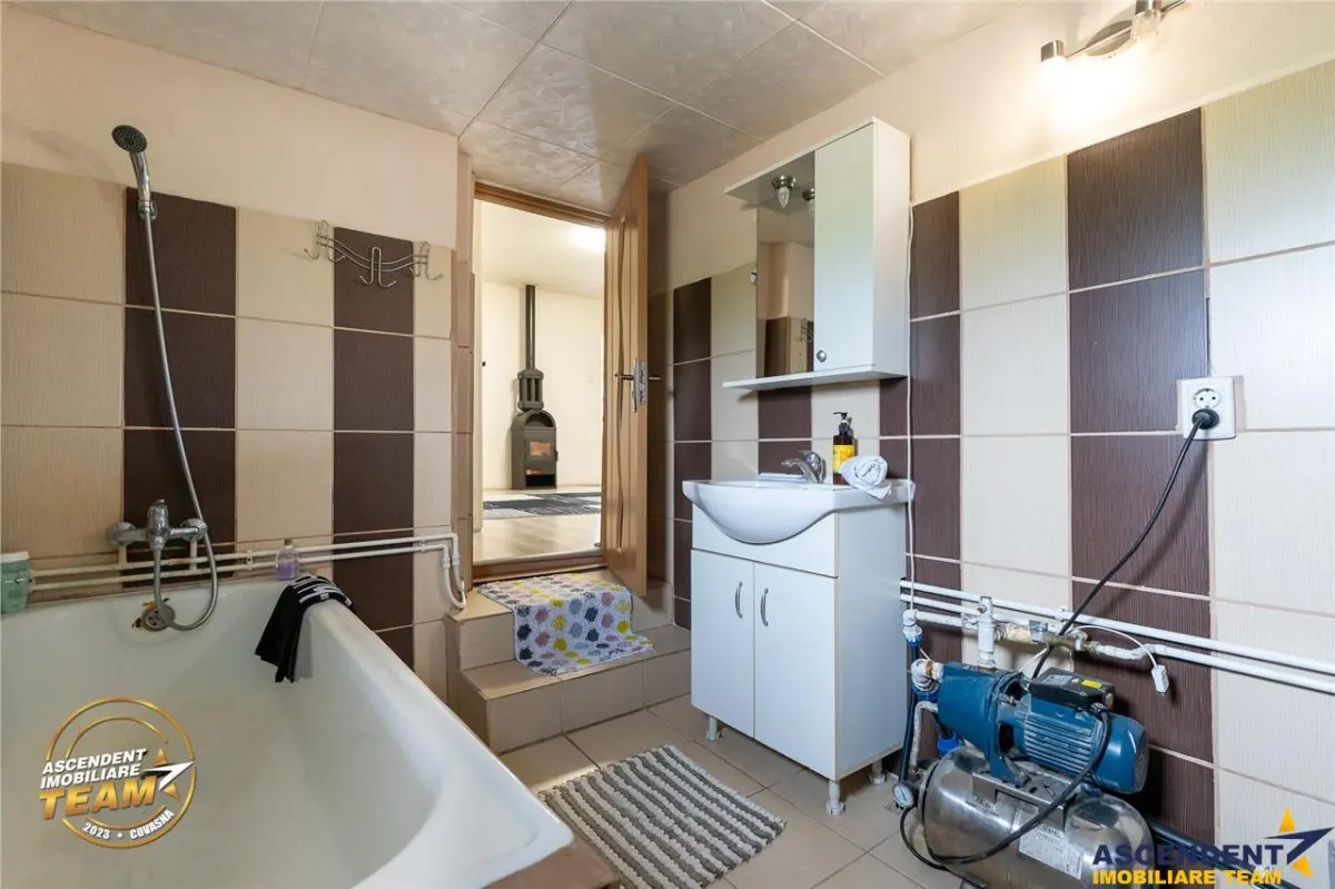1.200mp teren si casa cu gradina inflorata, aproape de Targu Secuiesc: Belani - foto 24