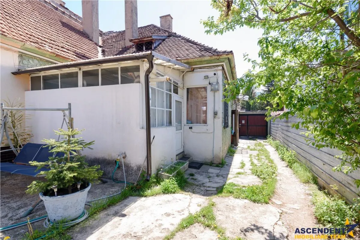 Potential, farmec si o pozitionare excelenta intr-o zona istorica a Brasovului - foto 6