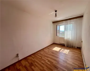 Apartament cu trei camere de renovat in Feldioara, Brasov - foto 11