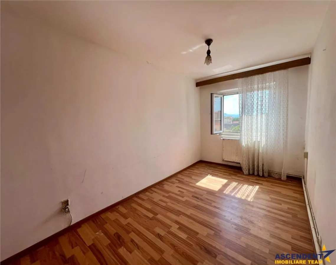 Apartament cu trei camere de renovat in Feldioara, Brasov - foto 11