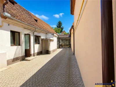 Casa cu 4 camere, garaj, pivnita boltina  si potential, Brasov - foto 2