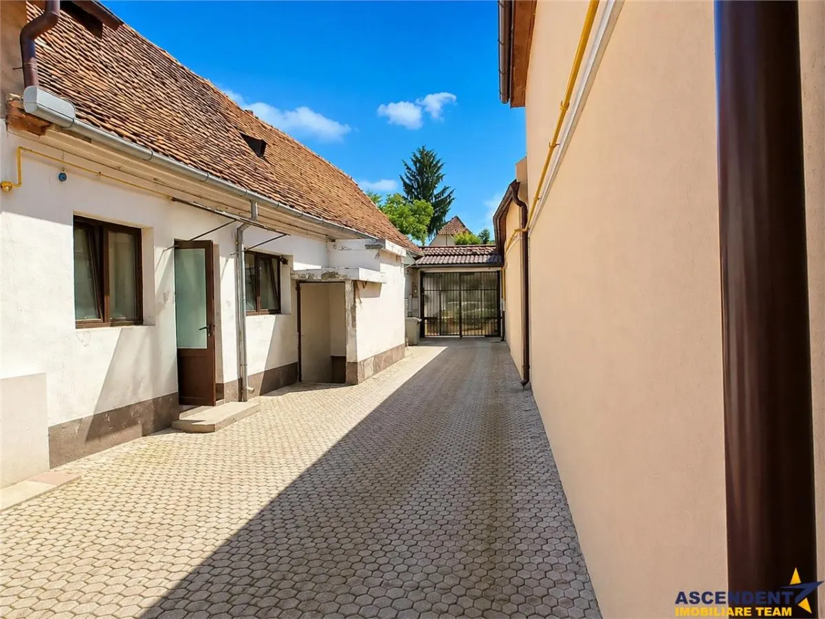 Casa cu 4 camere, garaj, pivnita boltina  si potential, Brasov - foto 2