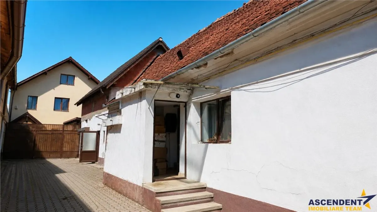 Casa cu 4 camere, garaj, pivnita boltina  si potential, Brasov - foto 3